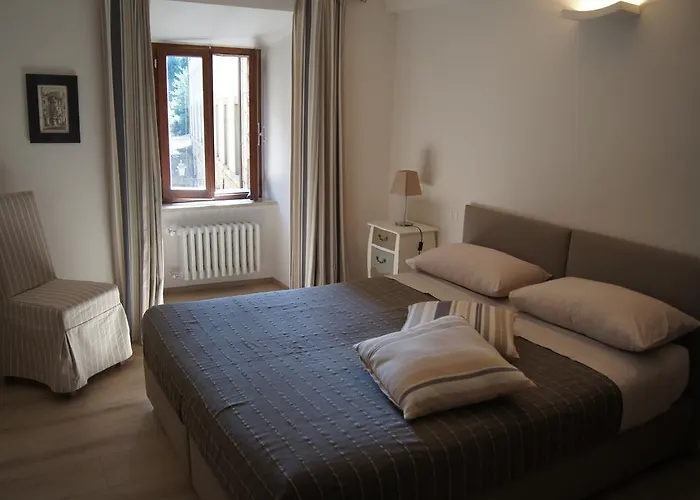 In - Corso Cavour * Orvieto